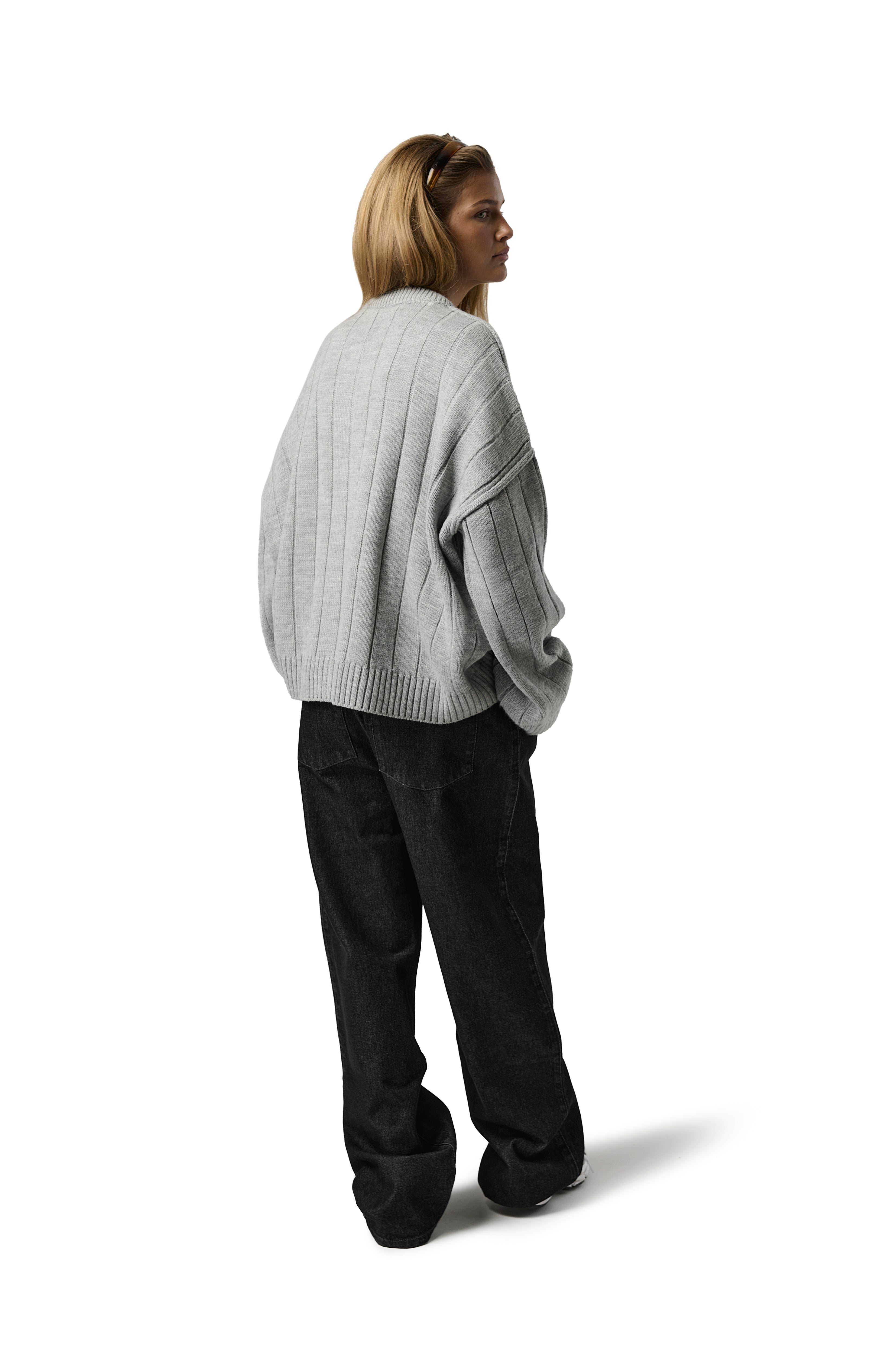 Model Elise is 5'6.5" and wears a size S.